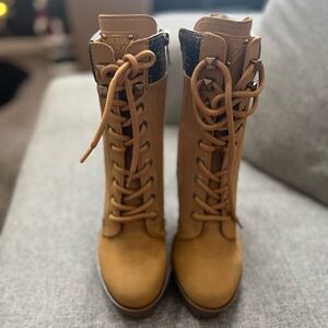 Size 8.5 women’s tan boot with heel